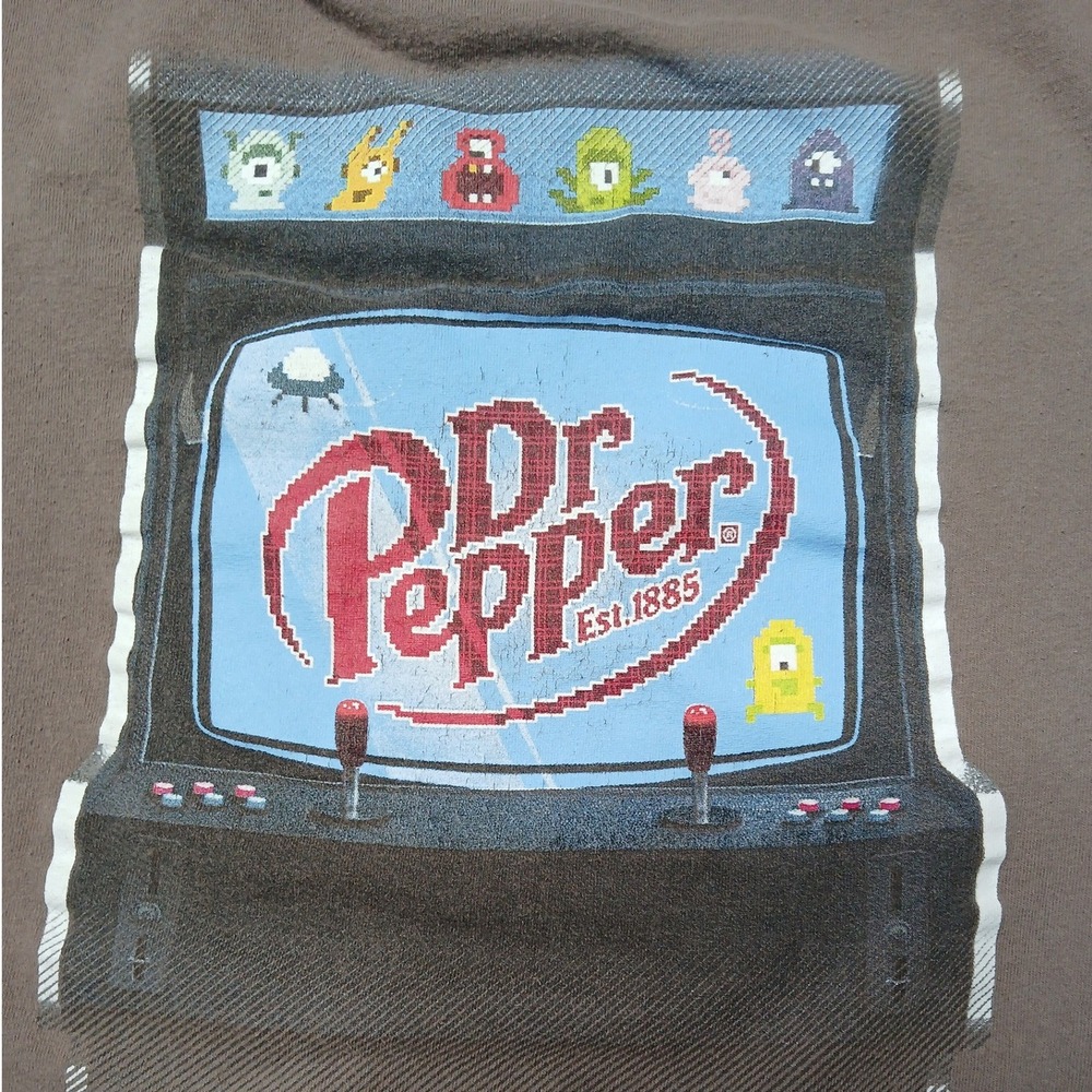 Gildan Dr Pepper T-Shirt Mens Medium Grey Arcade Game 8-Bit Retro Graphic Tee - Picture 2 of 4
